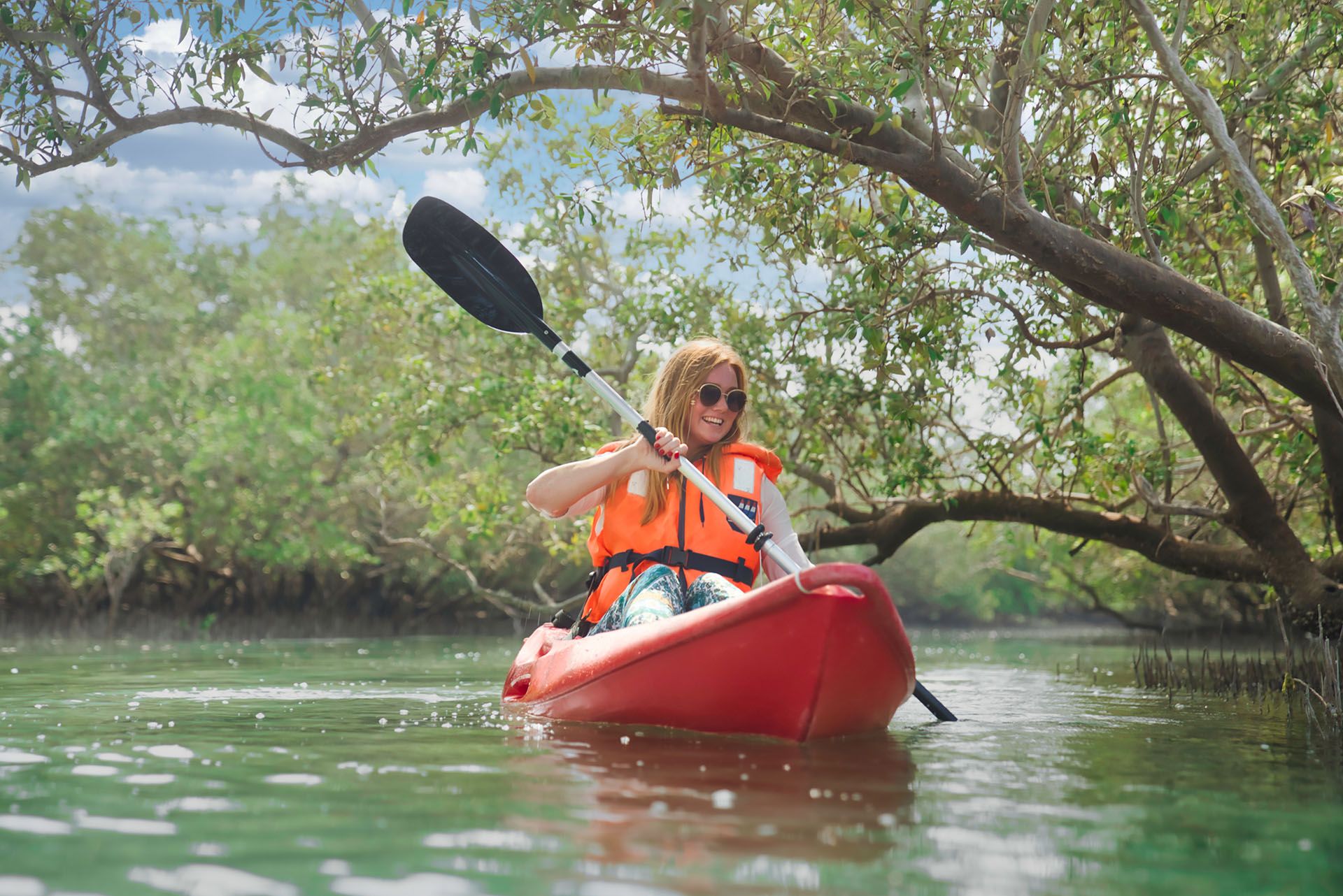 Abu Dhabi ,angrove kayaking © image courtesy of lastminute.com